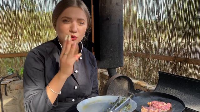 СТЕЙК РИБАЙ! Как приготовить стейк в специальных условиях? смотреть онлайн
