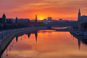 Москва. Рассвет около Кремля.