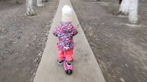 Видео для детей! Прогулка Леры и мамы в магазин игрушек.Кукла - Магнитные истории!