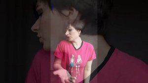 Красотка Ксю поёт песню Шлёпки