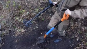 ОНИ ПОСЫПАЛИСЬ ИЗ ПОД ЛОПАТЫ, КОГДА ВСКРЫЛ ПОЛ В ИЗБЕ. Поиск золота