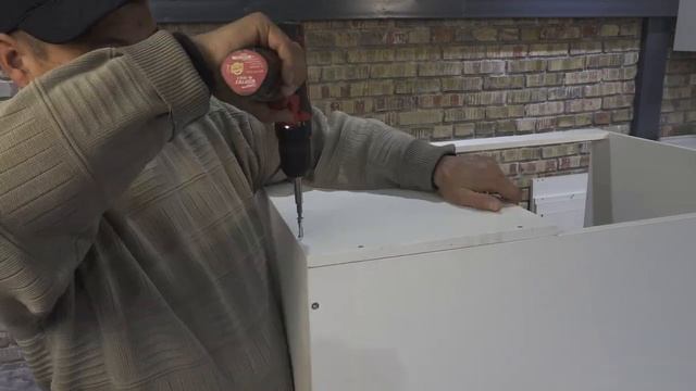 Сборка модуля угловой тумбы мойки 11-100-M01R смотреть онлайн