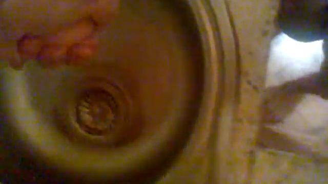 Раздавил яйцо рукой смотреть онлайн