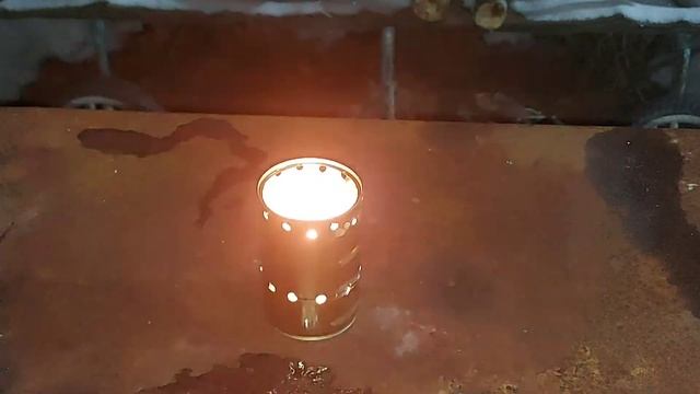 Как же я раньше до этого не додумался. Сделал из банки печку для выживания. смотреть онлайн