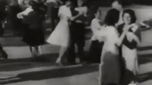 Вот кто-то с горочки спустился