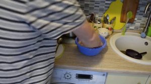 Как мешать фарш на котлеты?