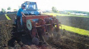 Садим картошку картофелесажалкой