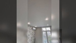 теневой профиль по периметру "Euro  KRAAB" и скрытый карниз от Lumfer ck01