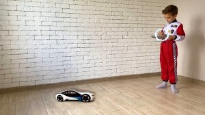 Марк стал гонщиком Учим марки больших гоночных машинок для детей
