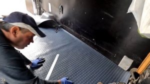 Автолин  для микроавтобусов, укладка напольного  покрытия.