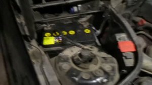 Как можно поменять аккумулятор на мерседесе без обнуления бортового компьютера