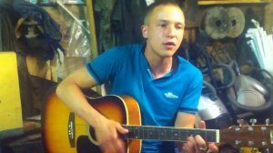 Красивый голос, шикарно спел под гитару.. помнишь курносая бегали босые..