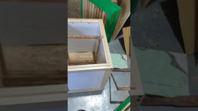 Улей из сэндвич панели на украинскую рамку (12 рамочный) смотреть онлайн