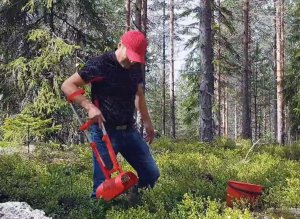 Комбайн для сбора ягод без наклонов и усилий..mp4