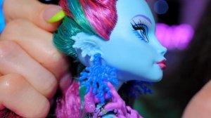 СВЕТИТСЯ хвост из водорослей? Дочь Посейдона Posea Reef Monster High: обзор и распаковка