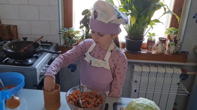 Как правильно приготовить голубцы. Готовим с Вероникой. смотреть онлайн