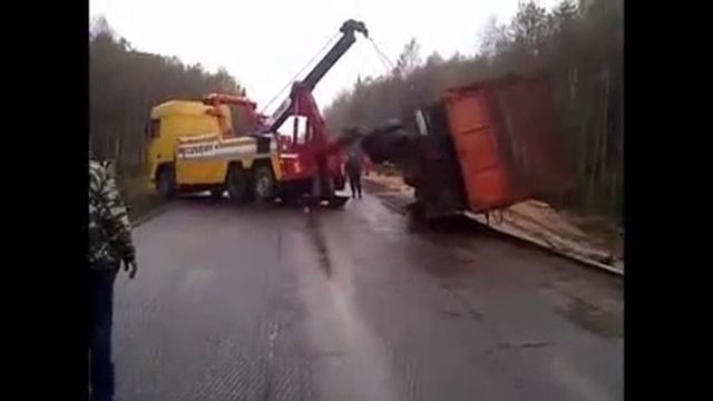 Работа грузового эвакуатора в Московской области