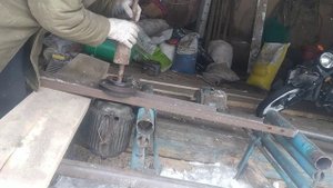 Вынимаем шкив с вала Электродвигателя, вытаскиваем шкив