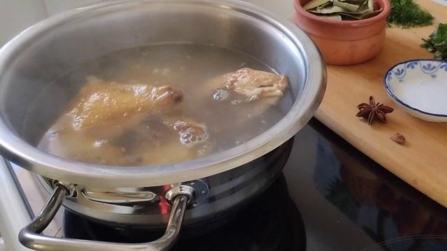 СУП из молодого ПЕТУХА? Очень СЫТНЫЙ с Прозрачным и Ароматным бульоном.?The young rooster ? soup. смотреть онлайн