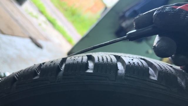 Ошиповка зимних шин . Шипы ремонтные и заводские . Полный обзор и установка смотреть онлайн