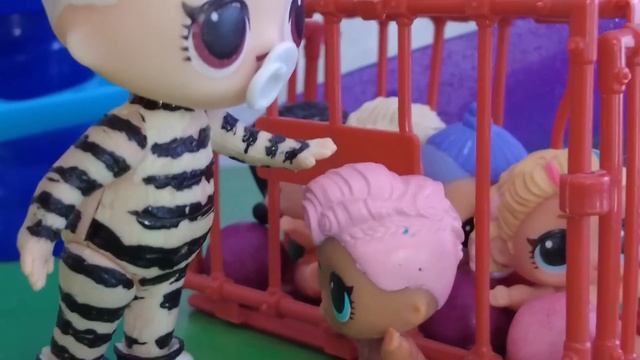 Вредные шоколадки) Малыши ЛОЛ сюрприз в детском садике сборник смешных серий мультики Даринелка
