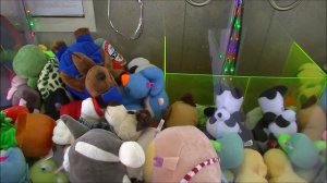 Мы научились грабить автомат с игрушками вытащили много игрушек с автомата