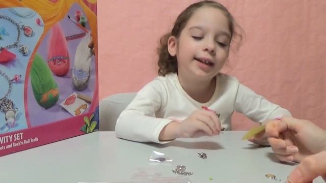 TROLLS Happy Bracelets creativity set 2017 Тролли креативный набор видео для детей смотреть онлайн