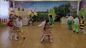 ГБДОУ детский сад № 43 Танец "Песенка - чудесенка"