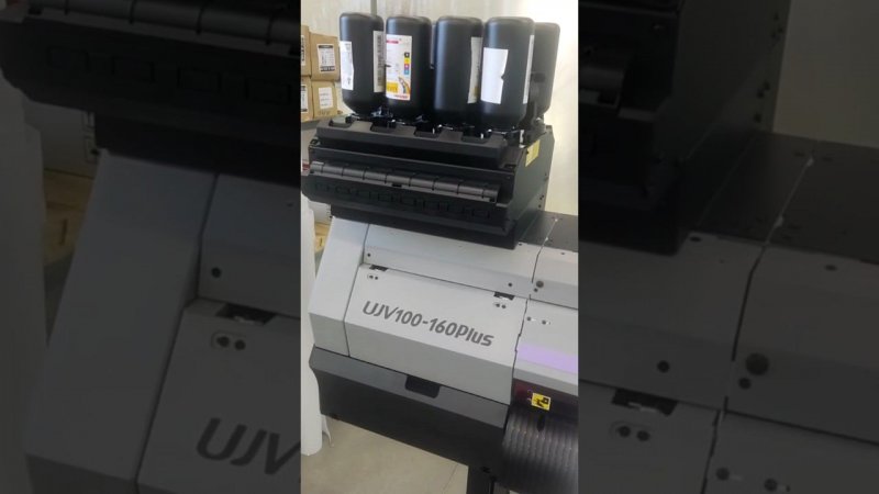 Mimaki UJV100-160 Plus CMYK+W+V Версия запущена на лаке #shortsyoutube #shortsvideo #mimaki #uv