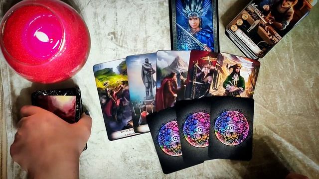 4 Королевы Таро. Какой мужчина на пороге!? Какие намерения у него?