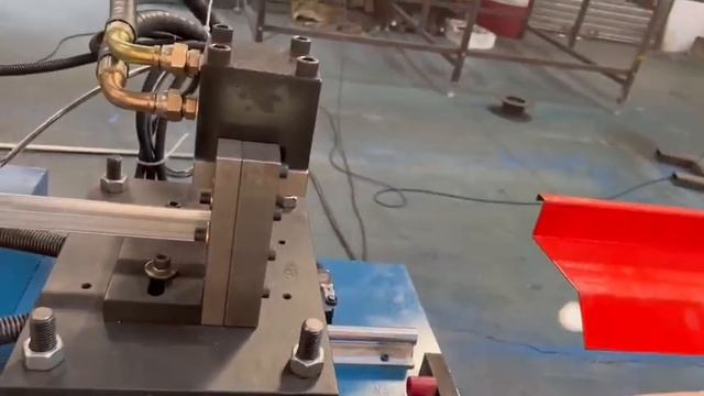 Станок для изготовления профилей для крепления клинкера КНР смотреть онлайн