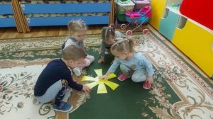 В младших группах прошёл тематический день, посвящённый дню Солнца