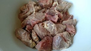 Шашлык из говядины со специями в сметане