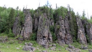 Подкаменная Тунгуска . Таежная река . Красивые скалы .