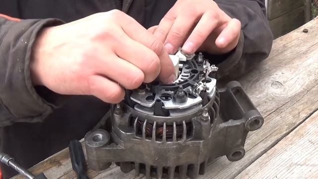 Снятие модуля реле регулятора с генератора Форд фокус 2 100л с 1 6 смотреть онлайн