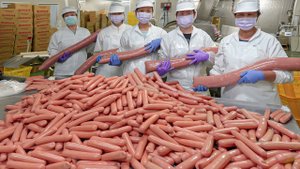 125 000 штук в день! Массовое производство острой куриной колбасы - Пищевая фабрика