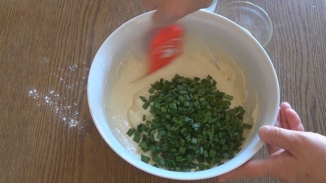 Печенье с зеленым луком в мультипекаре от REDMOND