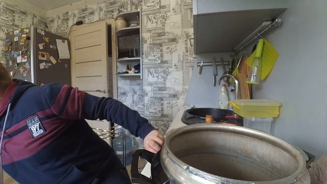 Копчение Сала и Скумбрии Дома На Кухне Без Дыма.Лучший Способ смотреть онлайн