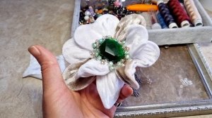 Брошь цветок из бархата и камней