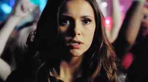 Кэролайн Форбс-Она опасна