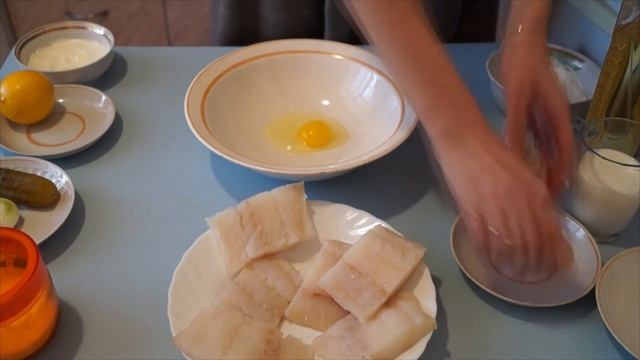 Рыба в кляре с соусом тар-тар / Блюдо из трески