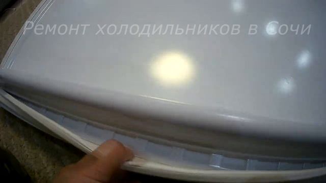 Ремонт холодильника Indesit, замена уплотнительной резины.