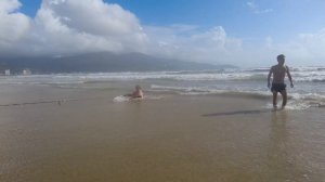 Вьетнам Дананг купание в океане