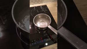 Закипание воды на индукционной плите