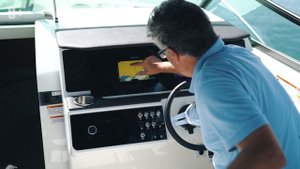 Обзор катера Sea Ray Sundancer 290 на яхтенном фестивале в Каннах