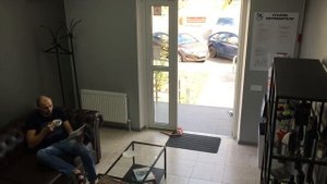 Змея заползла в салон мужских стрижек#Краснодар