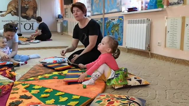 Пелагея играет на ксилофоне😁 смотреть онлайн