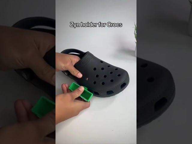Для снюса изобрели специальный чехол, который крепится к вашим Crocs. смотреть онлайн