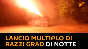 Lancio multiplo di razzi Grad di notte