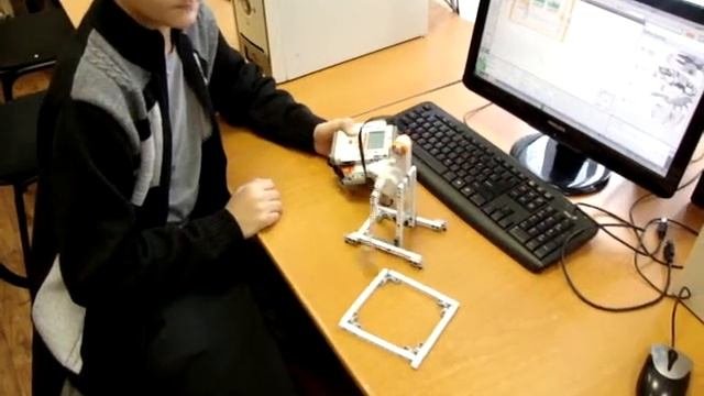 Урок технологии 5 класс программирование робота. Программист программирует робота. программирование роботы достижение цели. как можно программировать робота для новичков.
